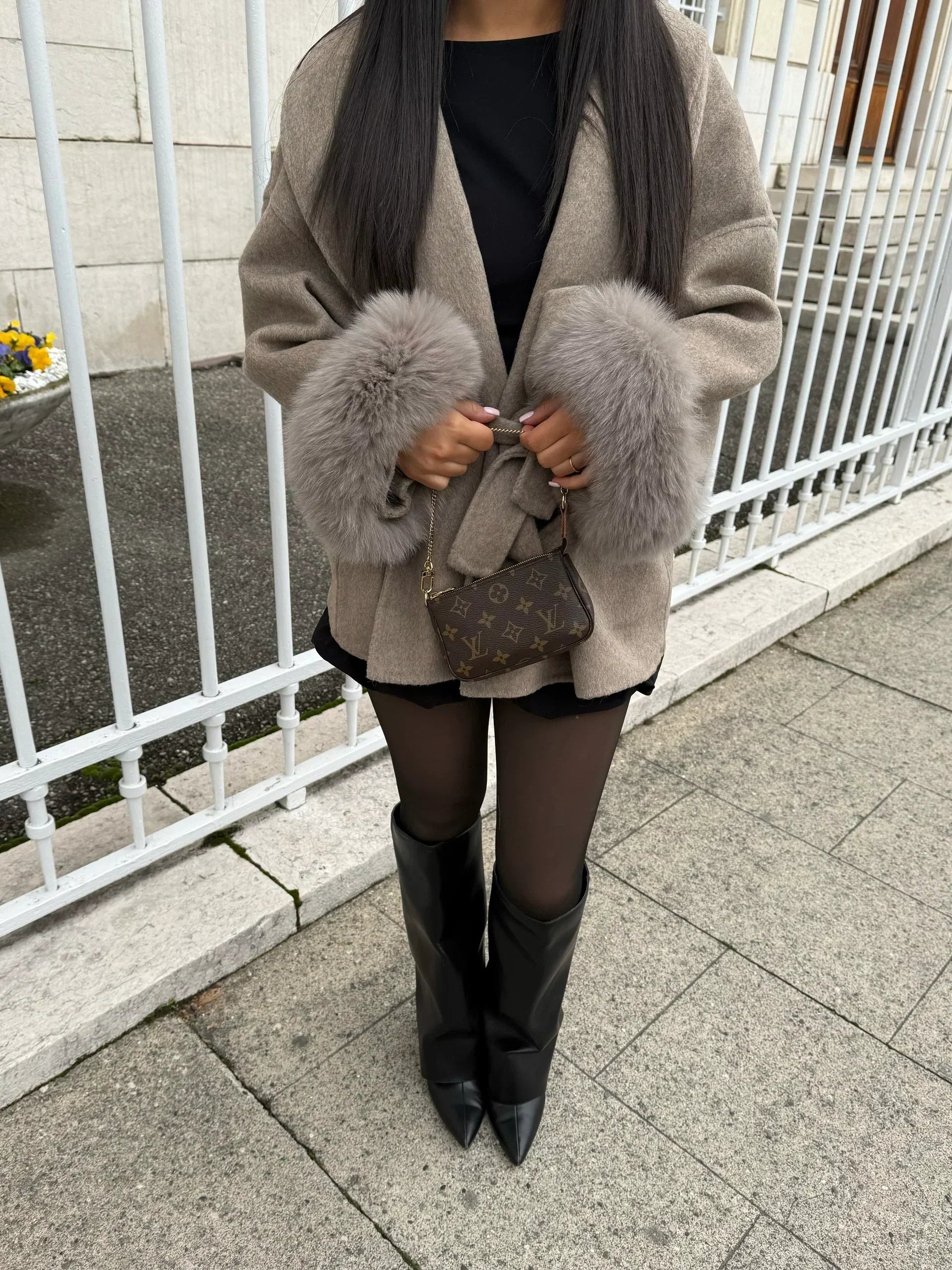Bellavène – Manteau avec ceinture en fausse fourrure