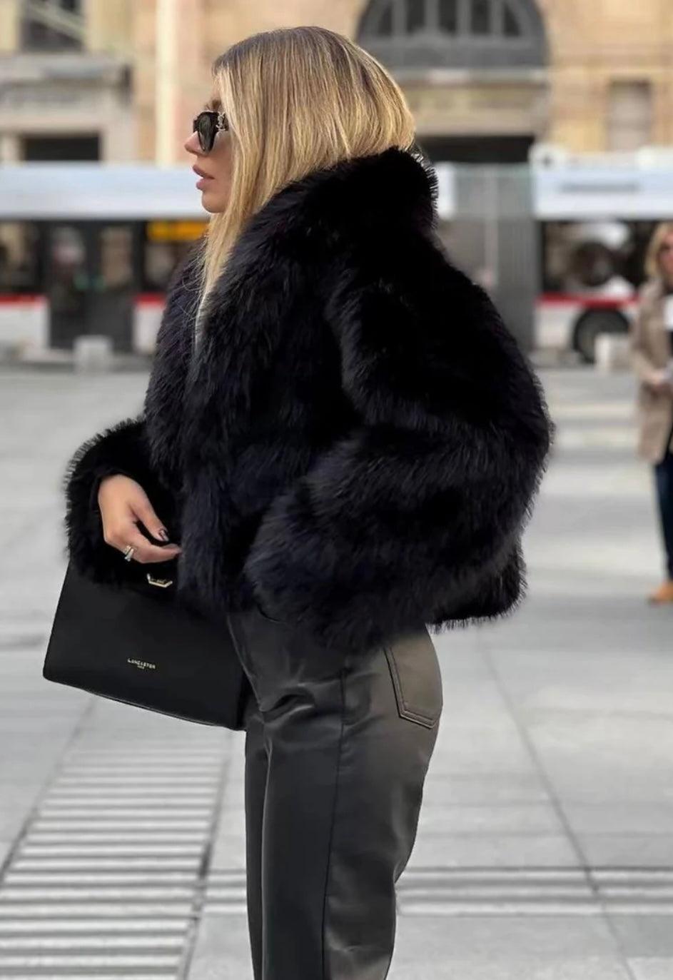 Ebba – Veste en Fourrure Végane Élégante