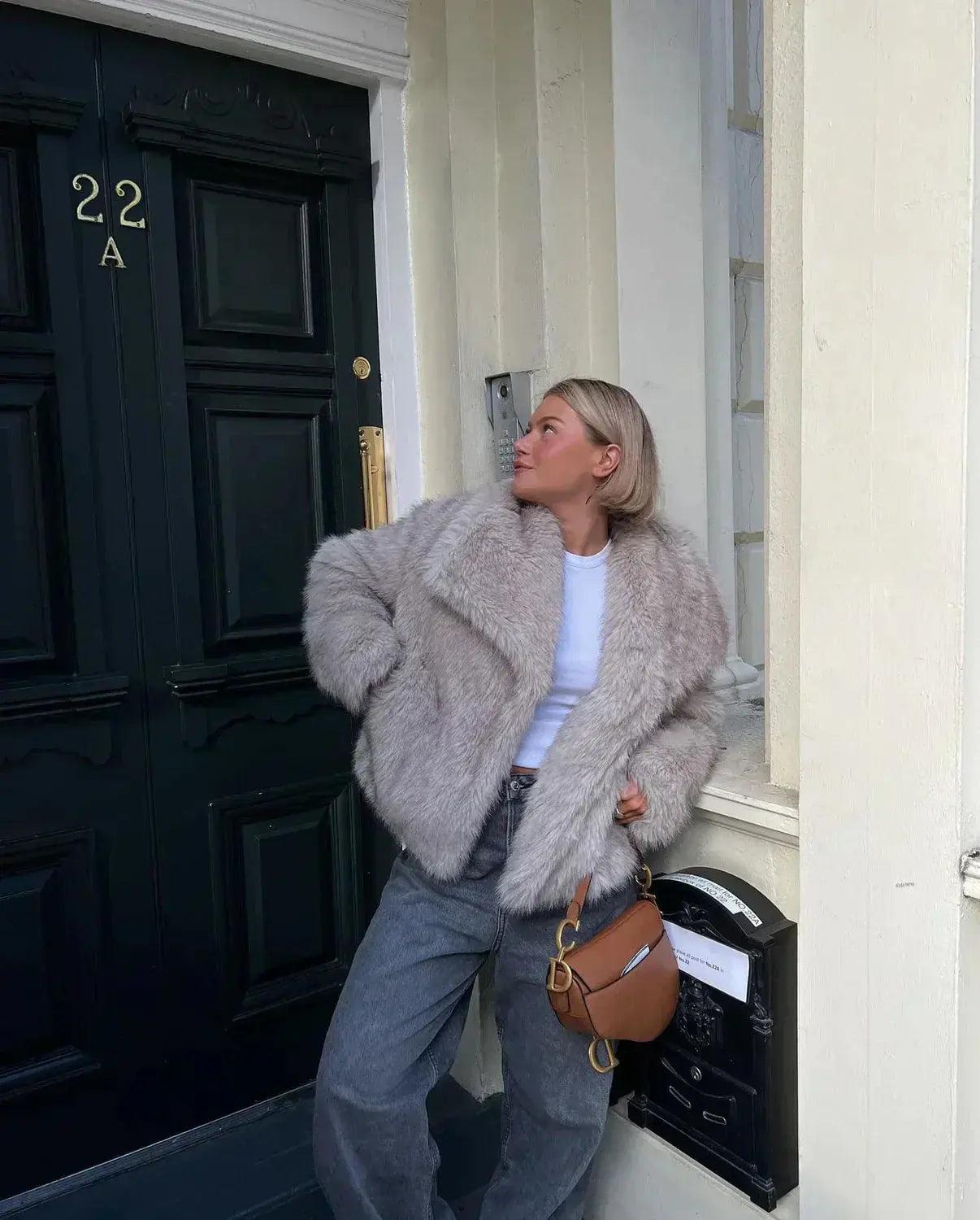 Ebba – Veste en Fourrure Végane Élégante