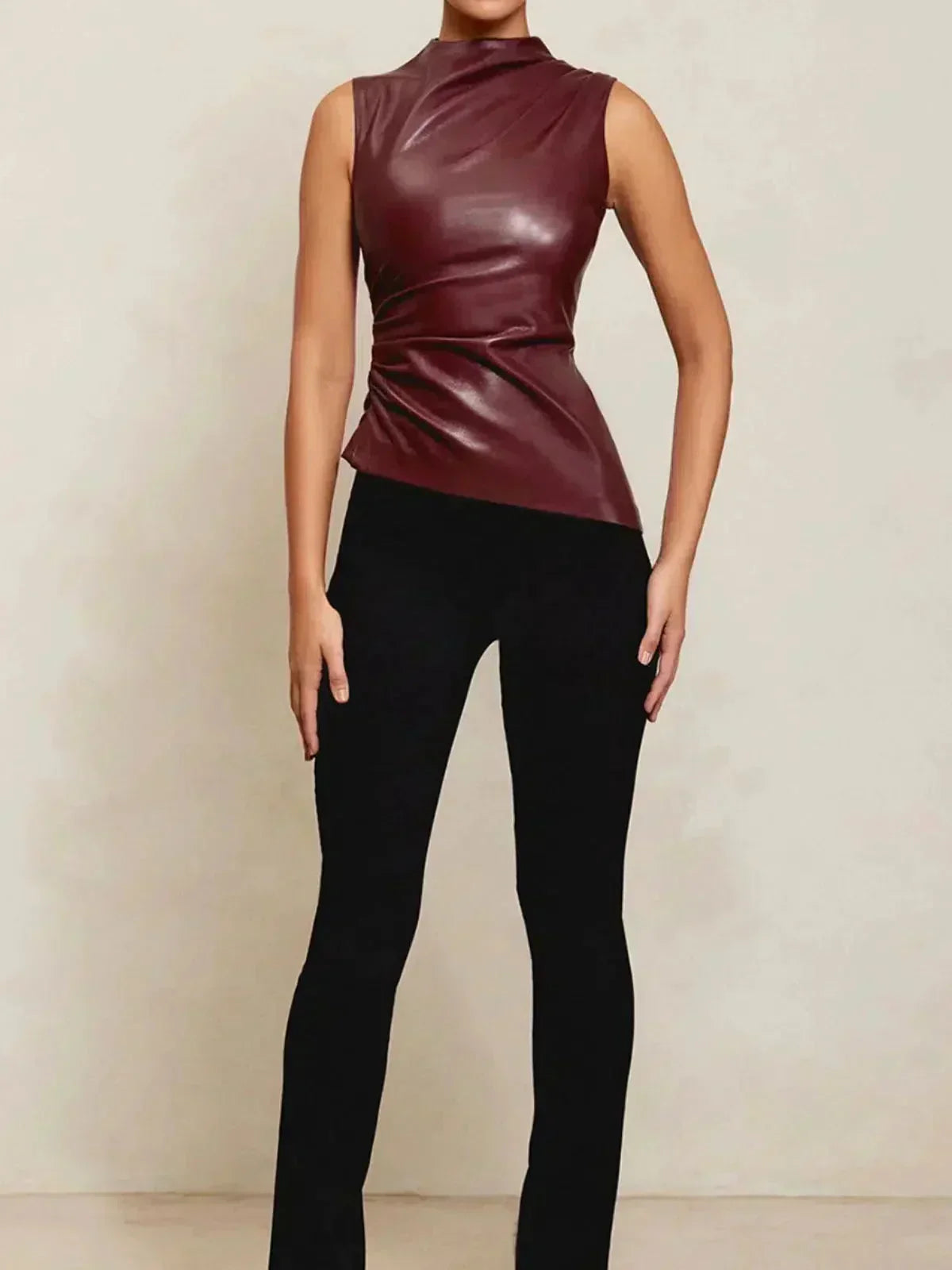 Arietta – Bas asymétrique Haut en simili cuir