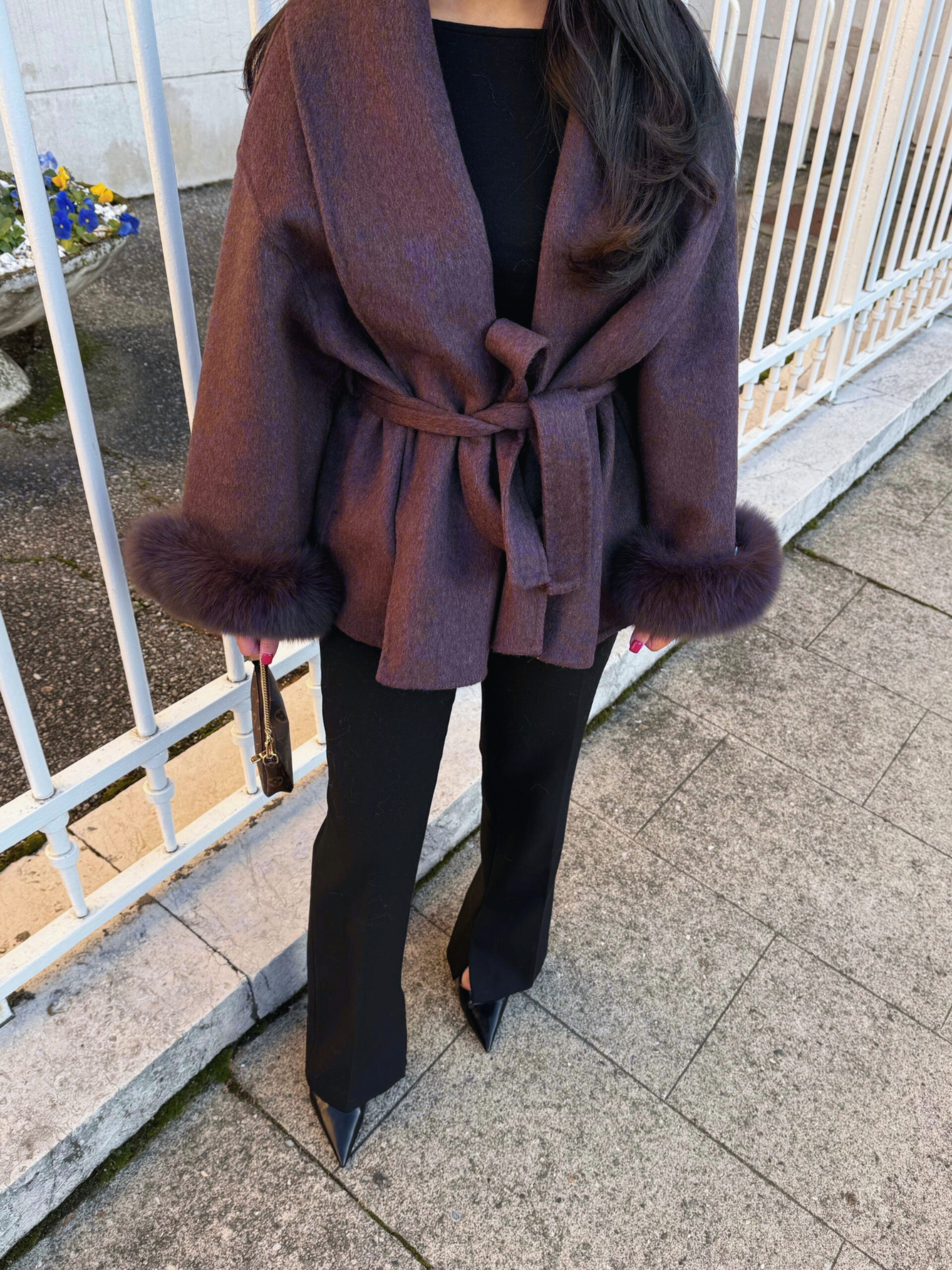 Bellavène – Manteau avec ceinture en fausse fourrure