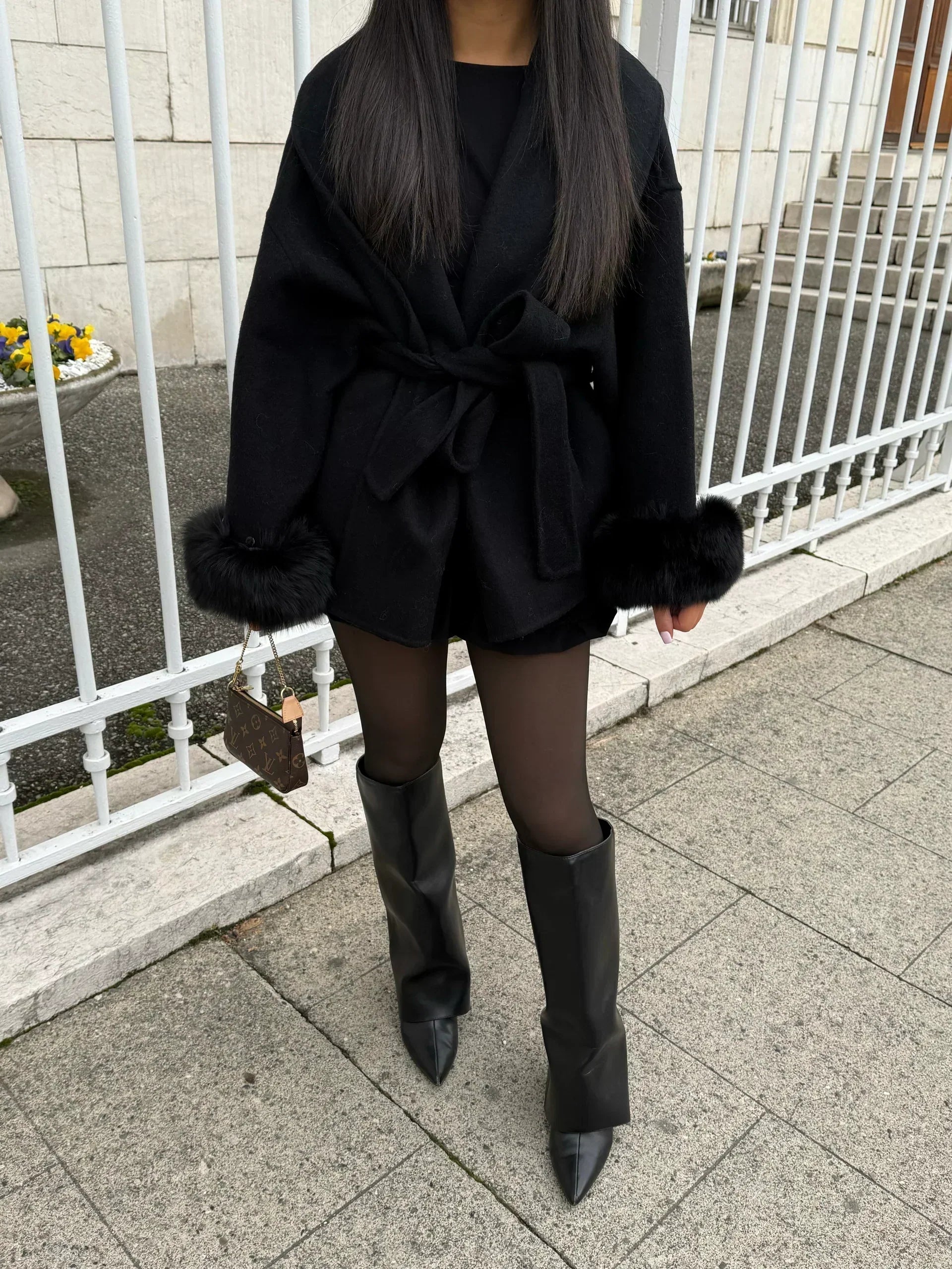 Bellavène – Manteau avec ceinture en fausse fourrure