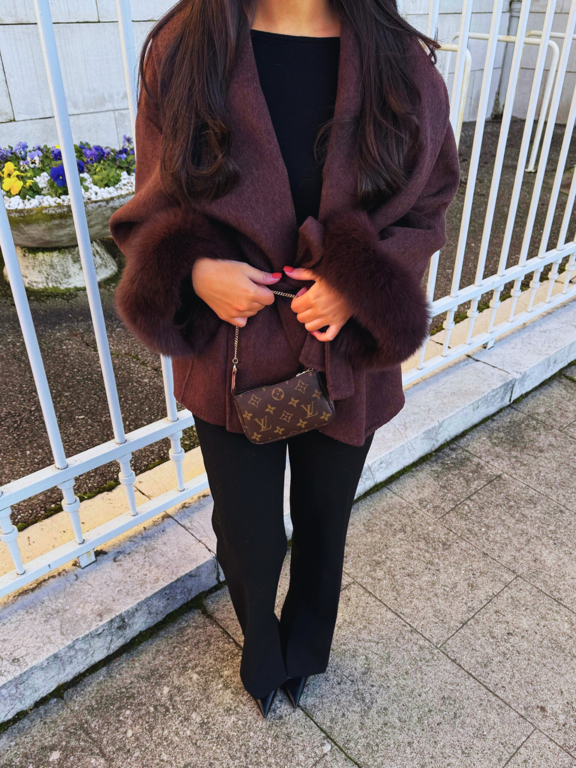 Bellavène – Manteau avec ceinture en fausse fourrure