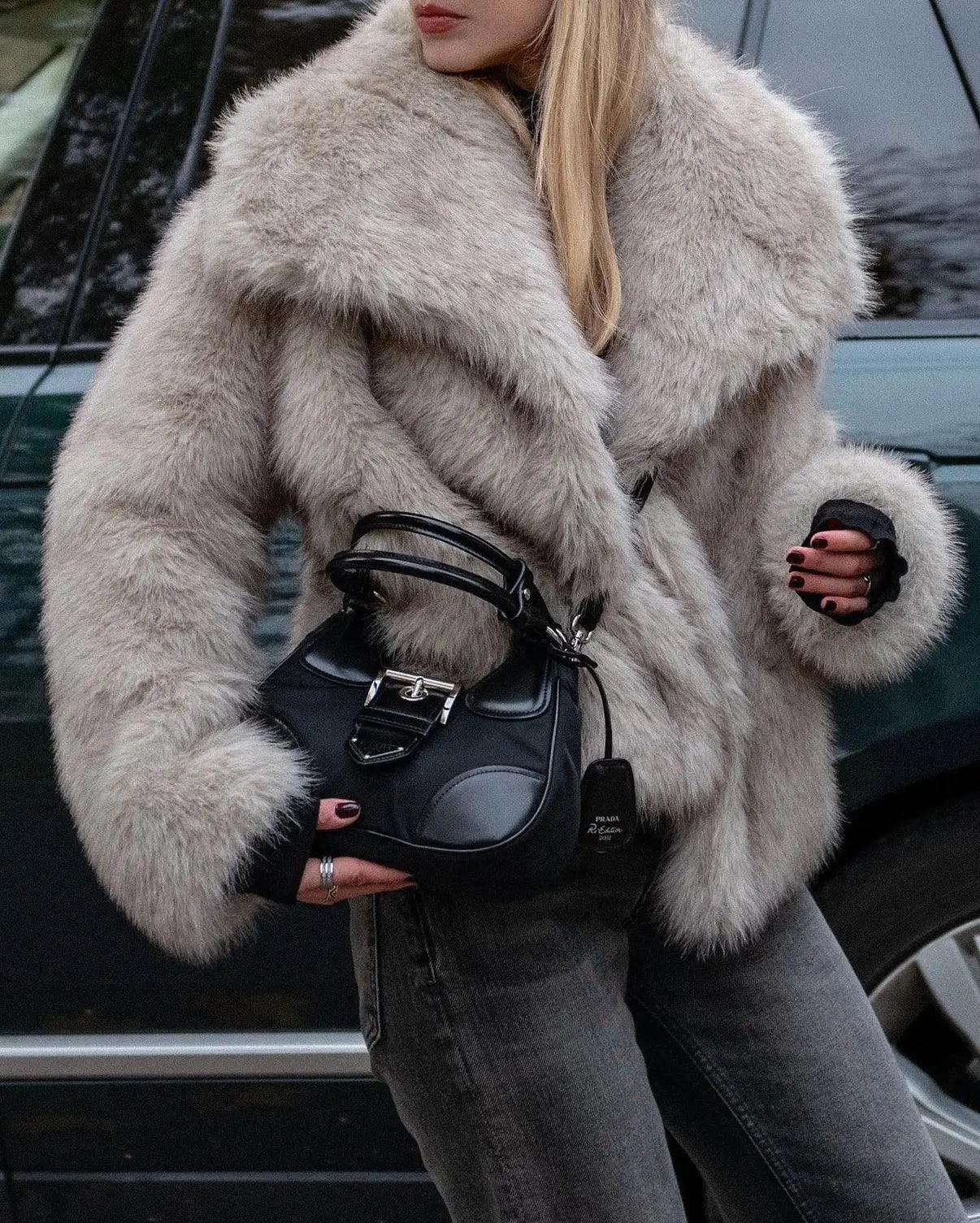 Ebba – Veste en Fourrure Végane Élégante