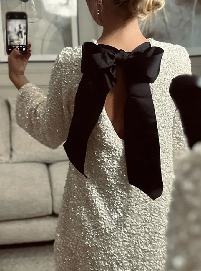 Carina - Robe en sequins avec volants